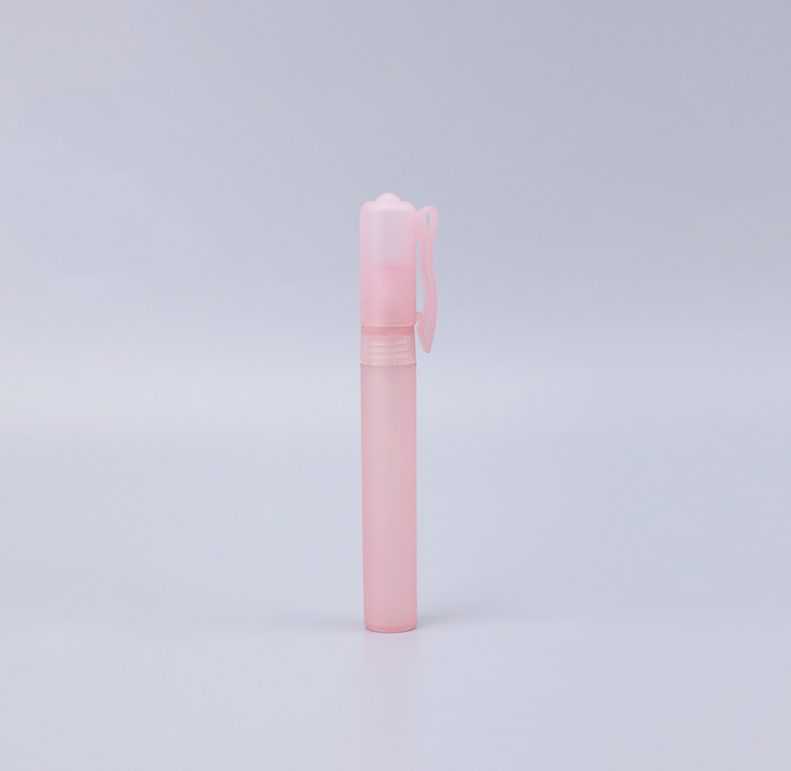 Ecco come si usa effettivamente una penna per profumo